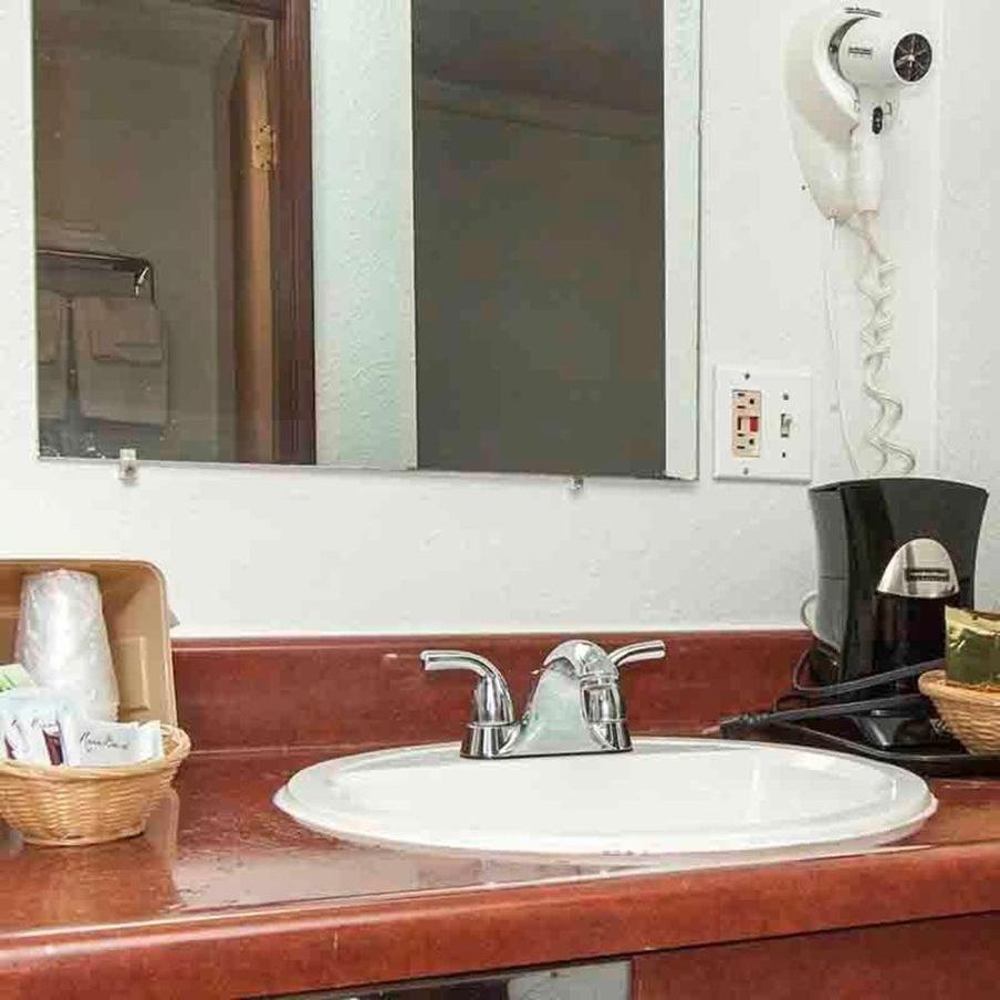 Double Room with Two Double Beds - Non-Smoking interior